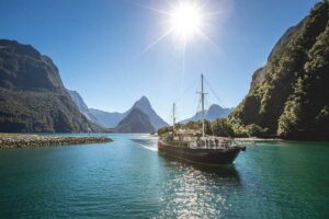 milford sound overnight cruise guided trips to New Zealand