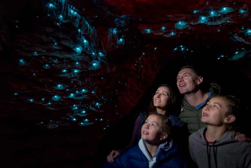 te anau glowworm caves