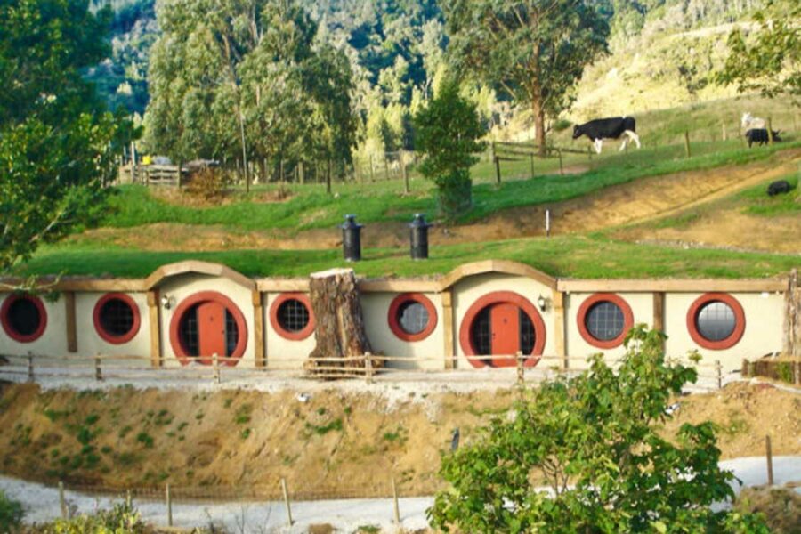 Stay-in-a-Hobbit-Hole-New-Zealand